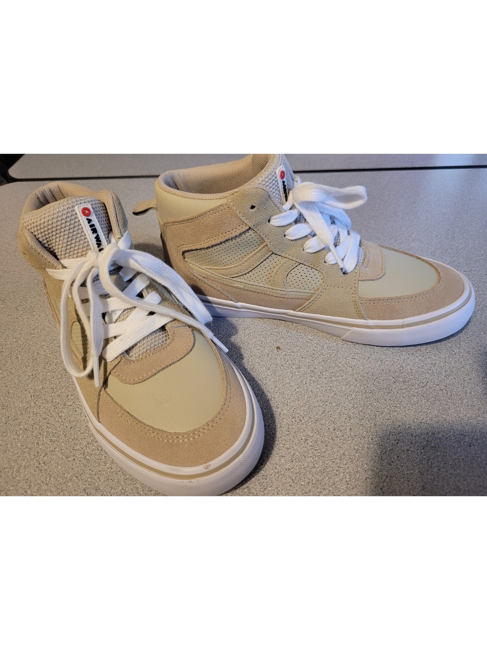 AIR WALK HI TOP BOYS LACE UP BEIGE TENNIS SHOES, SIZE 5